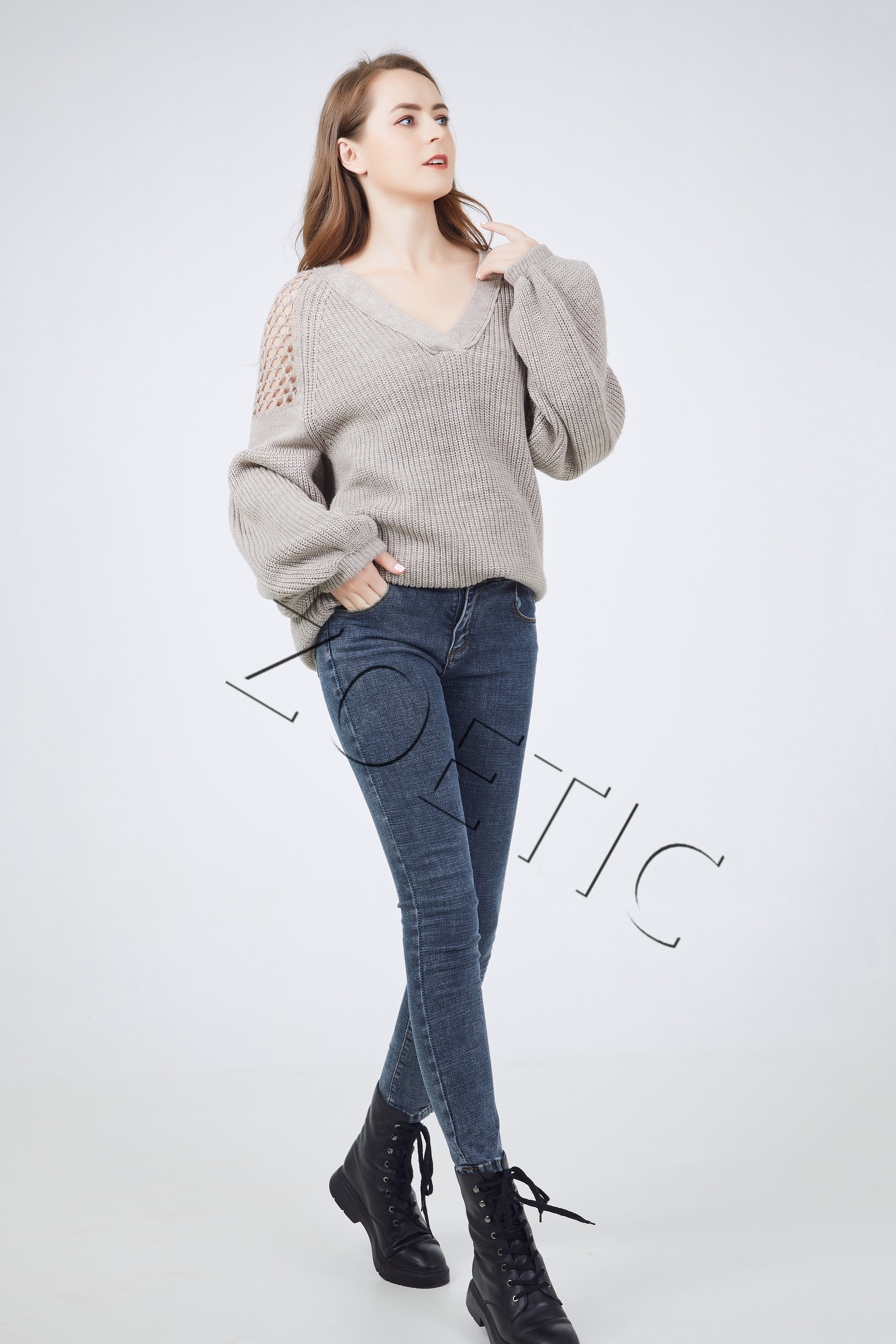 Women's shoulder-holed knitwear