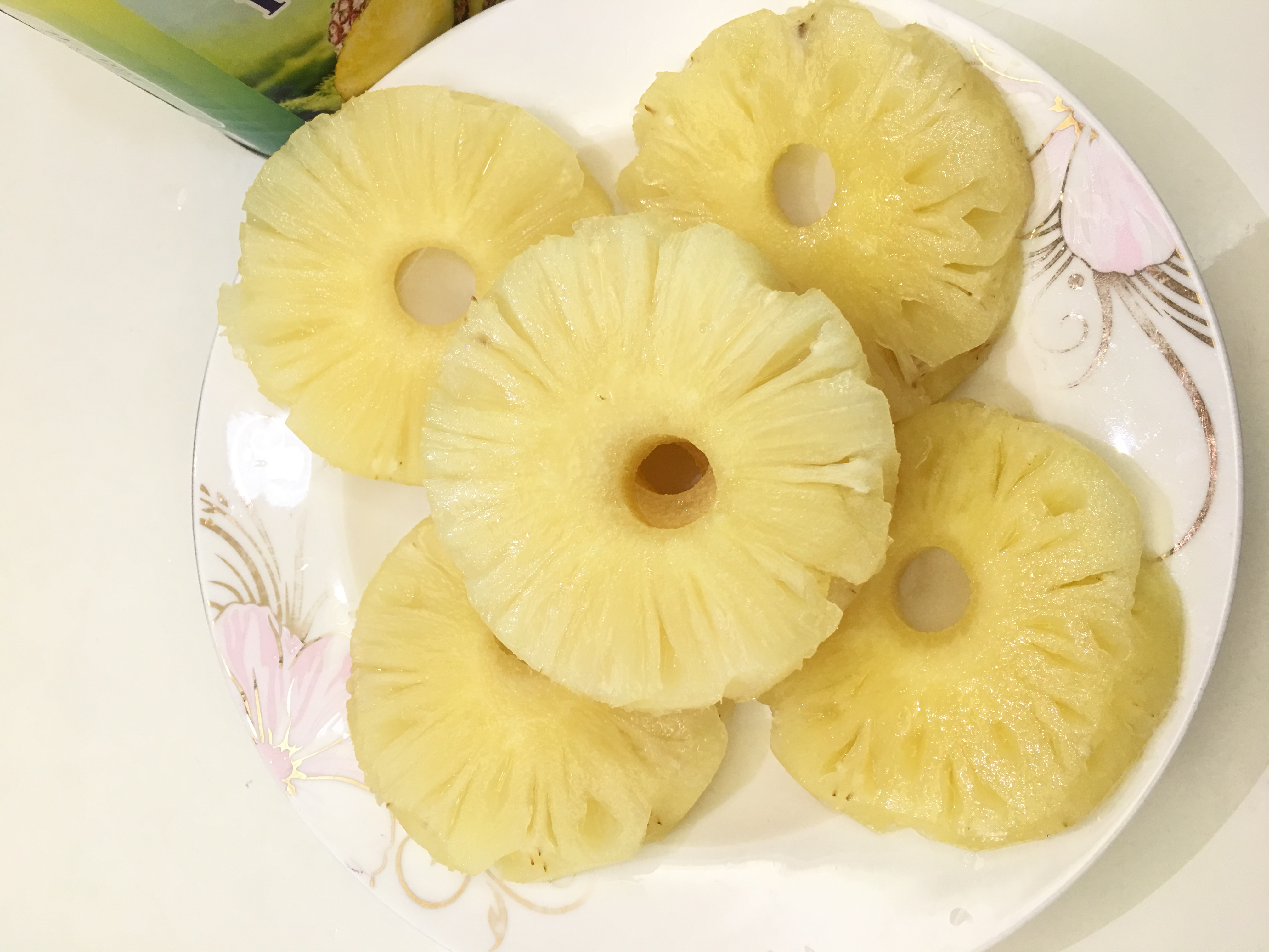Canned pineapple in syrup