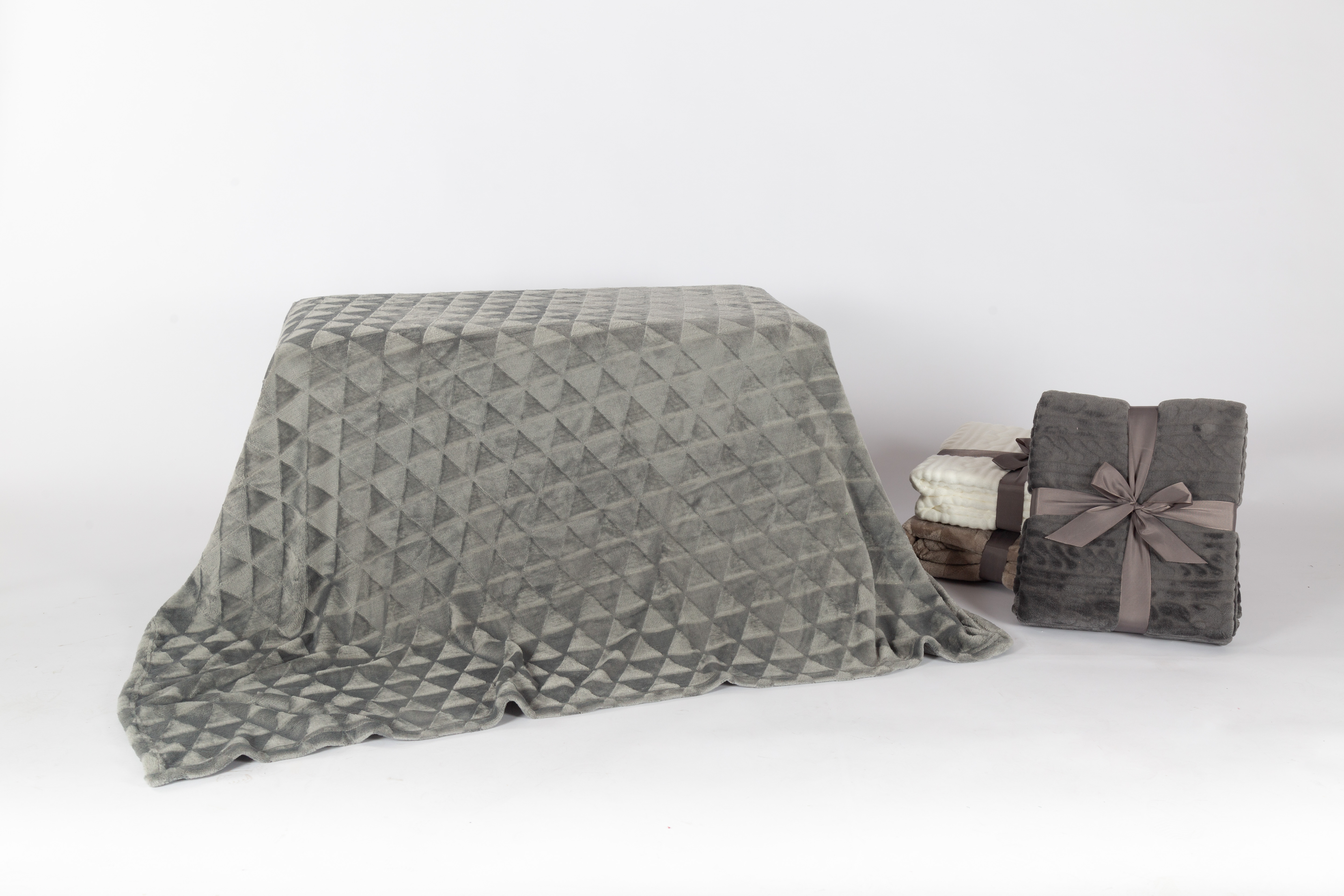 Living at home embossed flannel blanket with triangle style