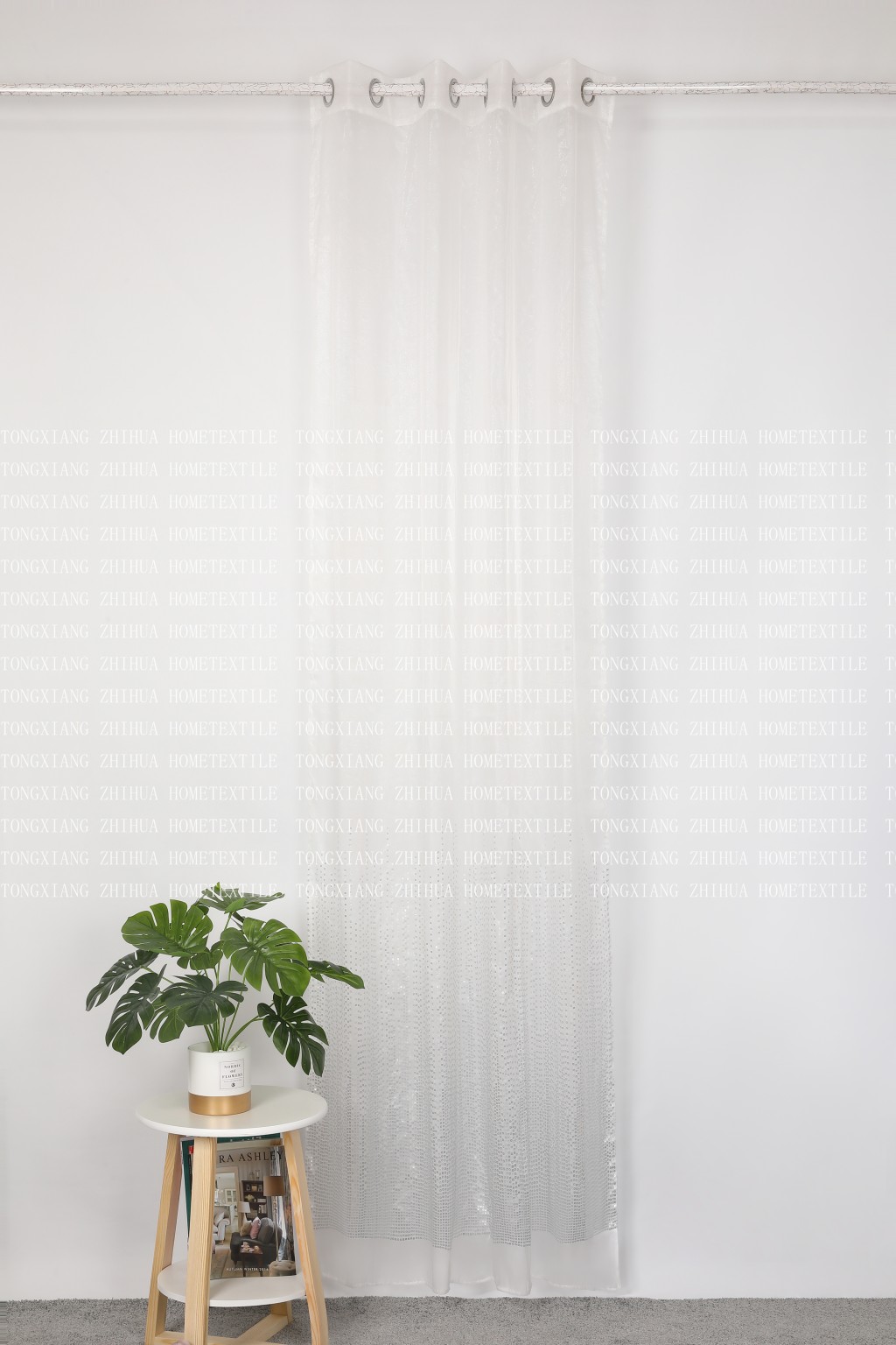 Embroidery sequine voile