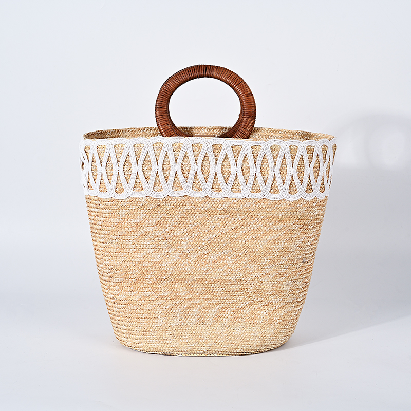 Ladies whaet straw bags