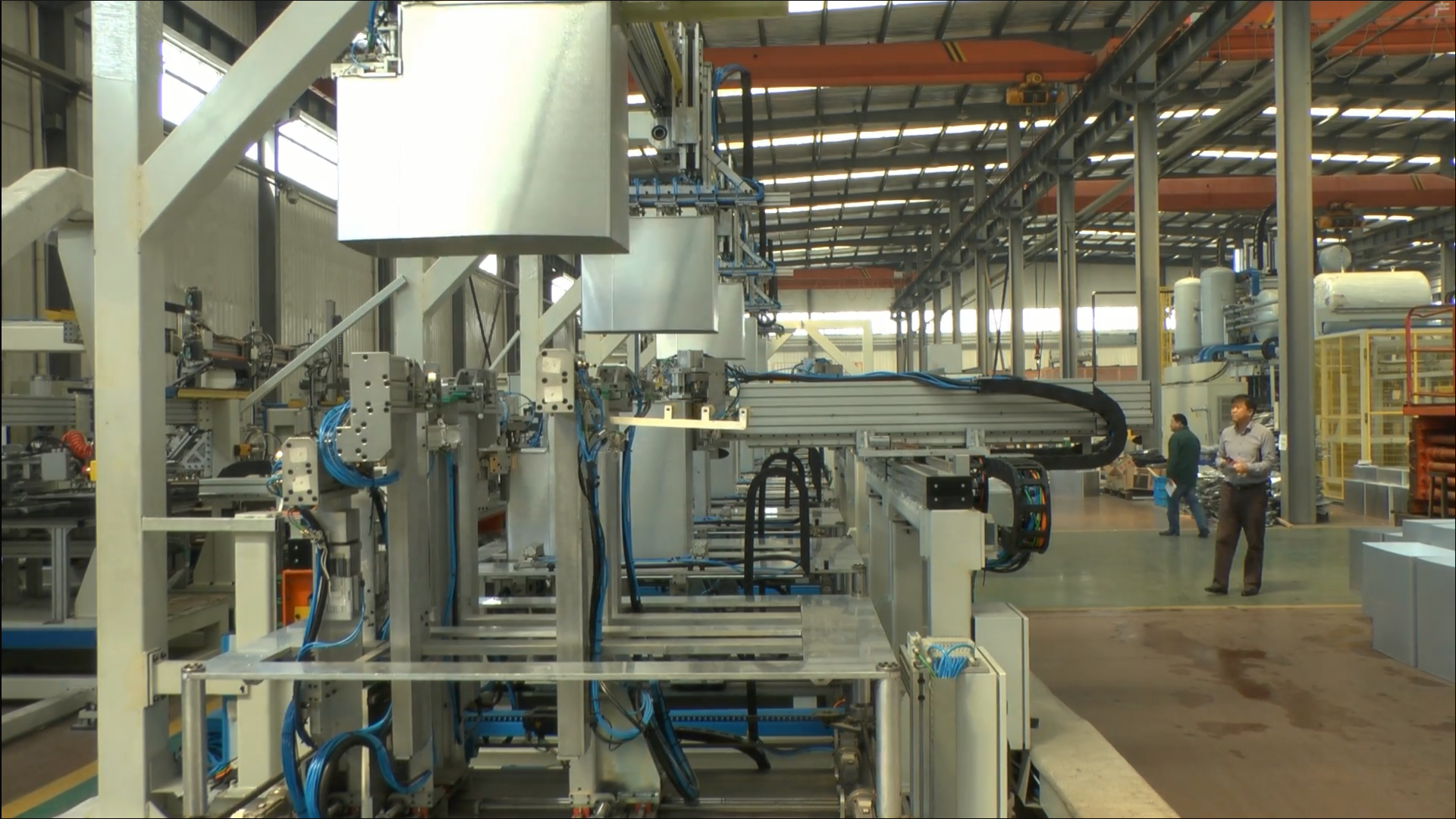 Automatic assembly plant chest freezer production