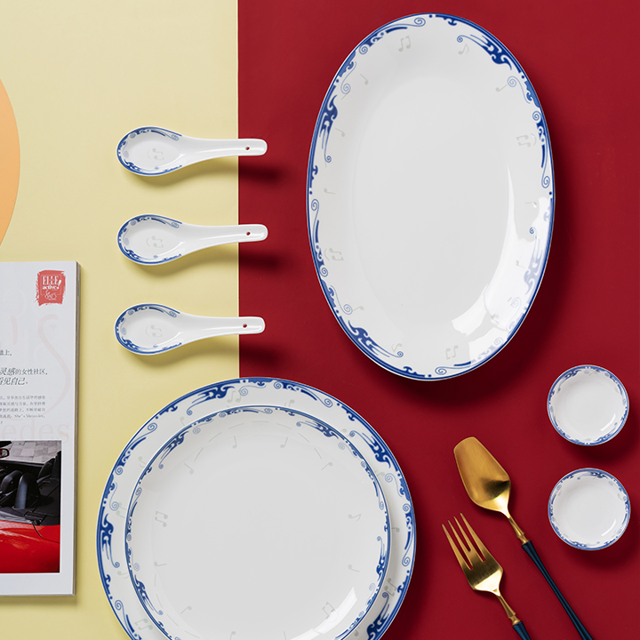 Blue and white exquisite tableware