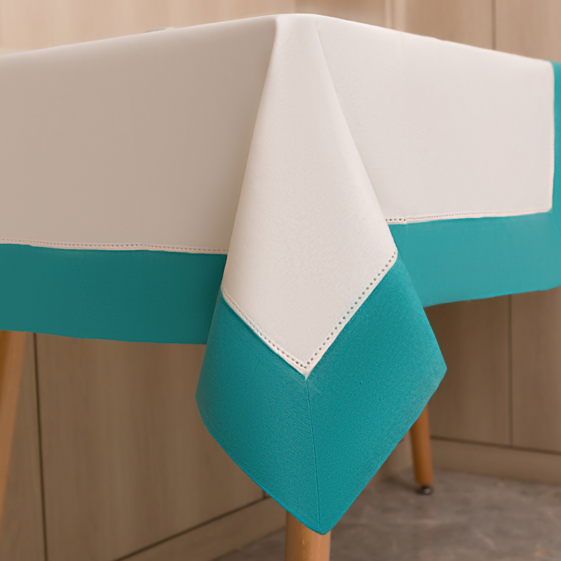 Tablecloth with applique