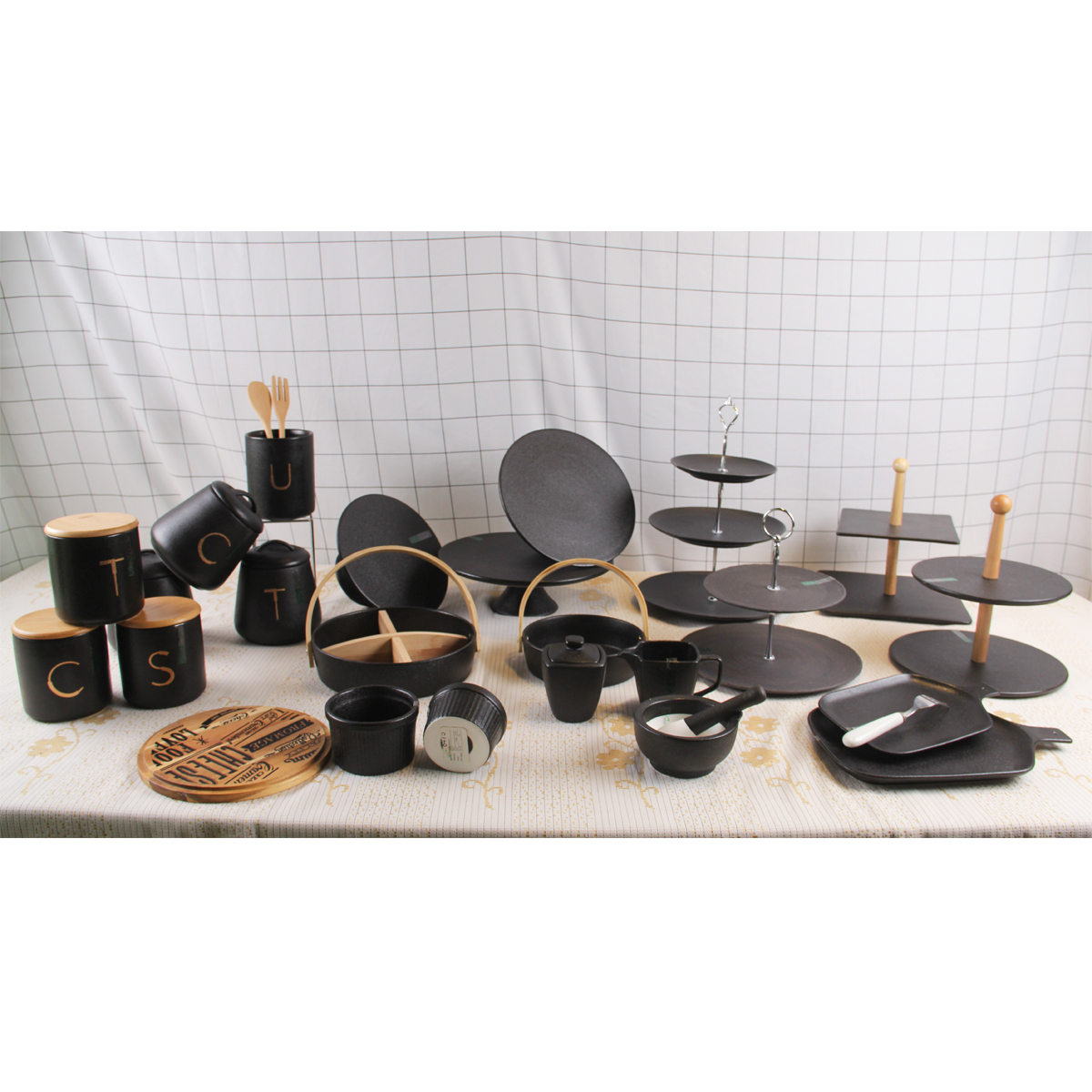 Onyx black kitchen ware collection