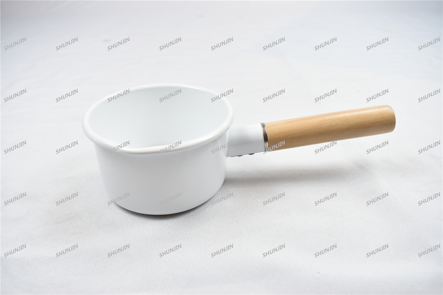 Enamel sauce pot