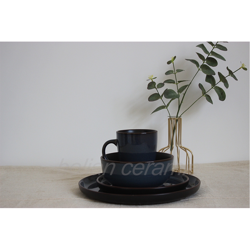 Reactive dinnerware