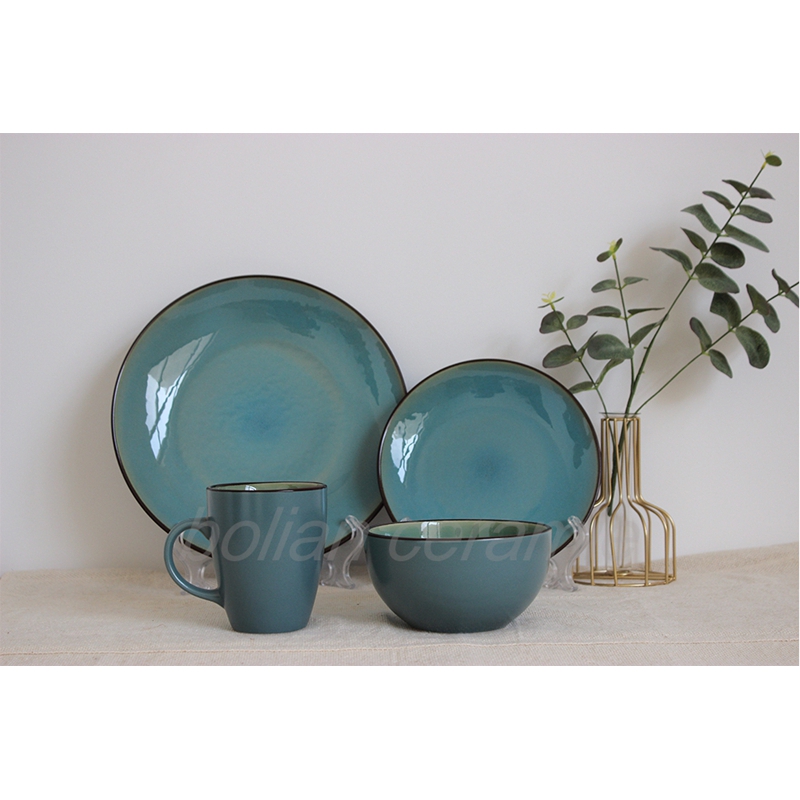 Reactive dinnerware