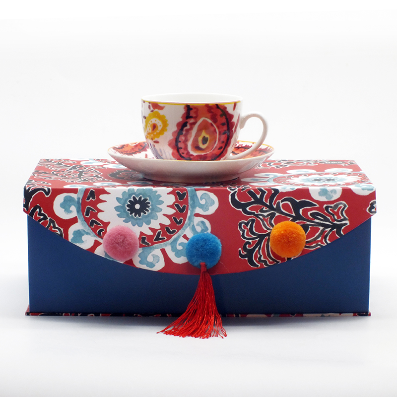 Gift box with cup&saucer