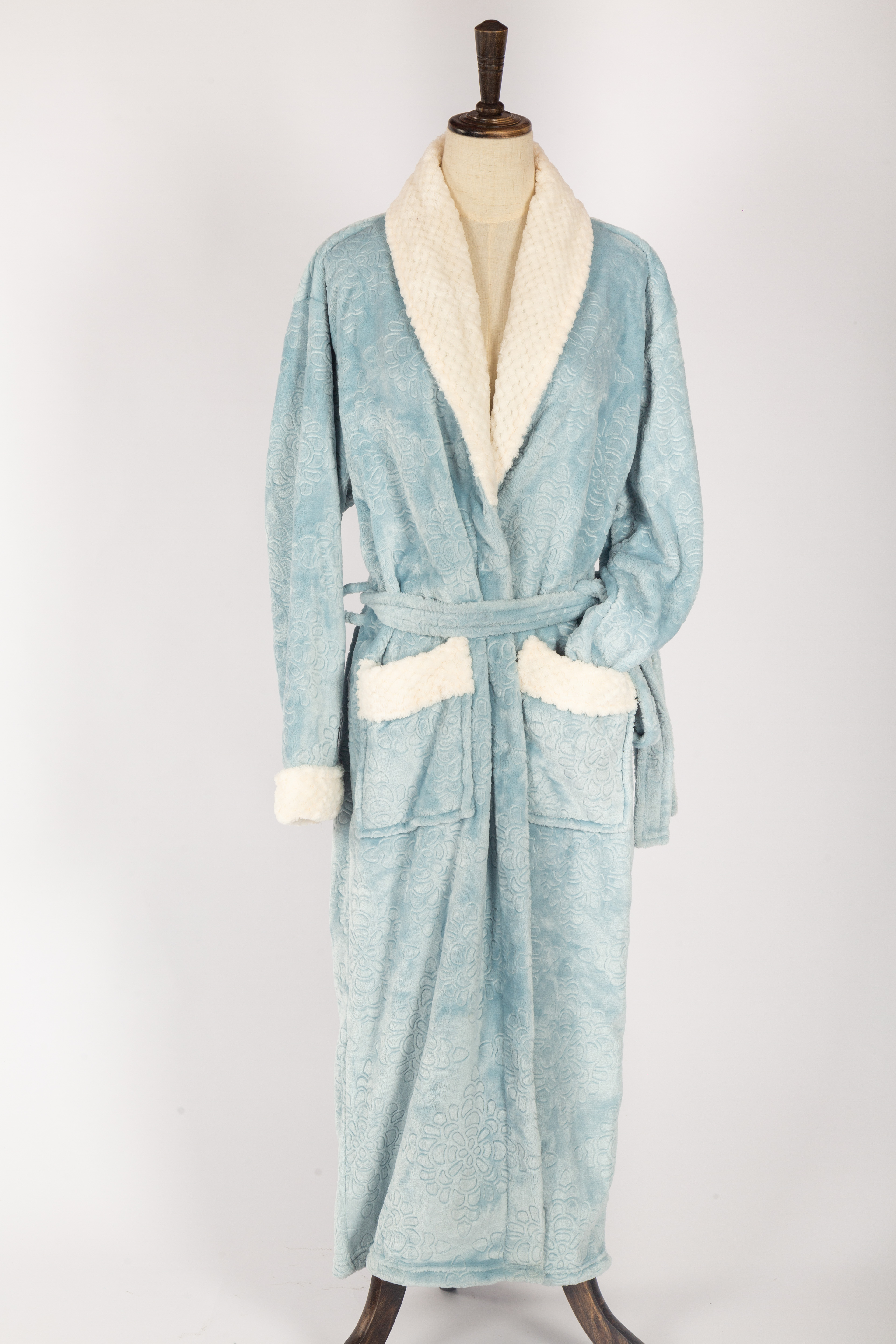 100% polyester 3D embossed flannel bathrobe/ blanket