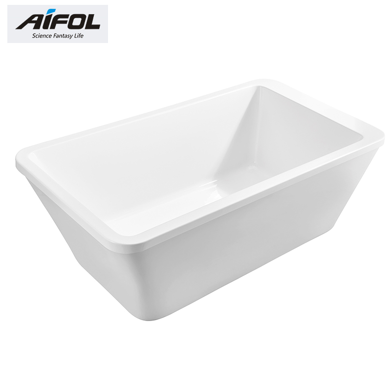 Free standing bathtub