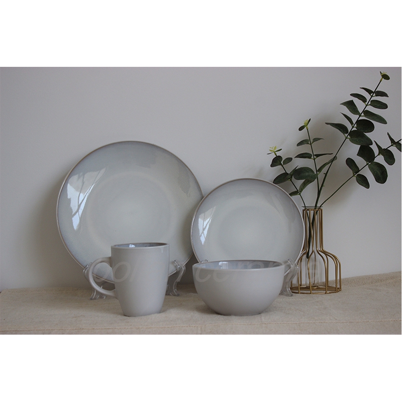 Reactive dinnerware