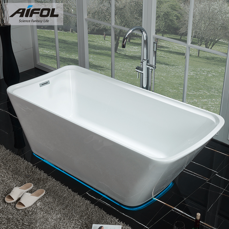 Free standing bathtub