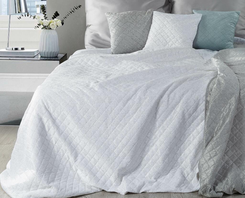 Foil Print Solid Velvet Ultrasonic Bedcover/Quilt/Pinsonic Bedspread with cushion covers