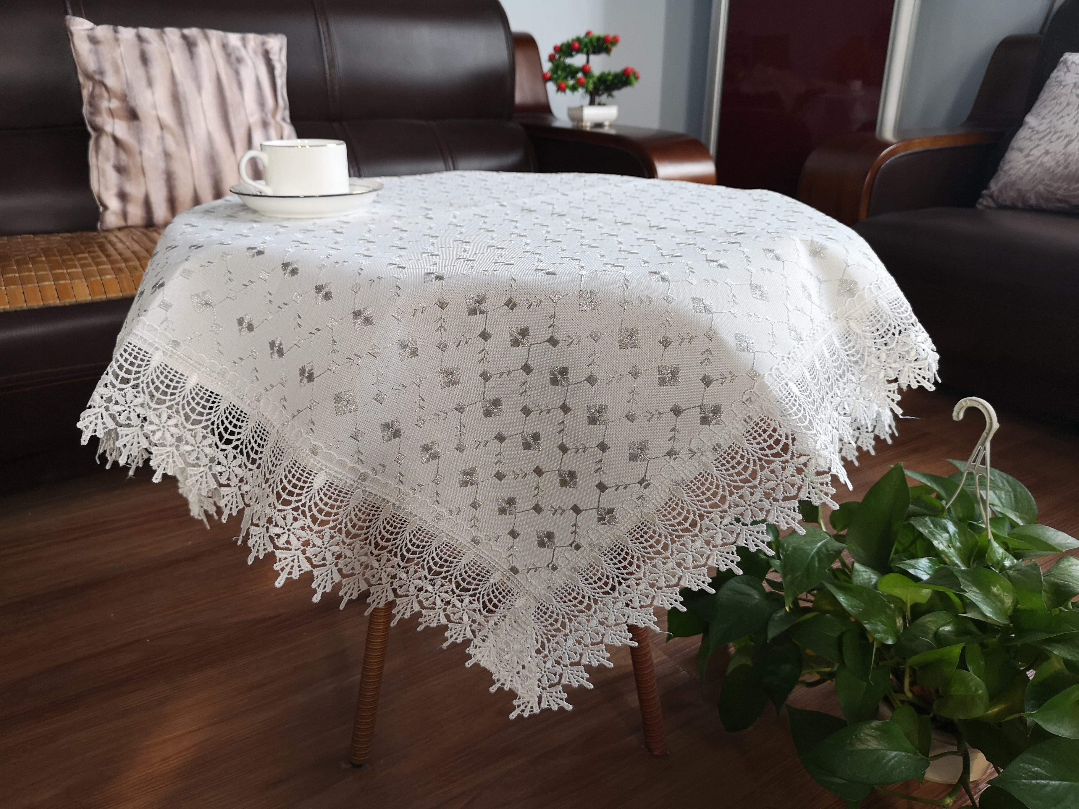 Silver embroidery table cloth with lace from factory/Hailande