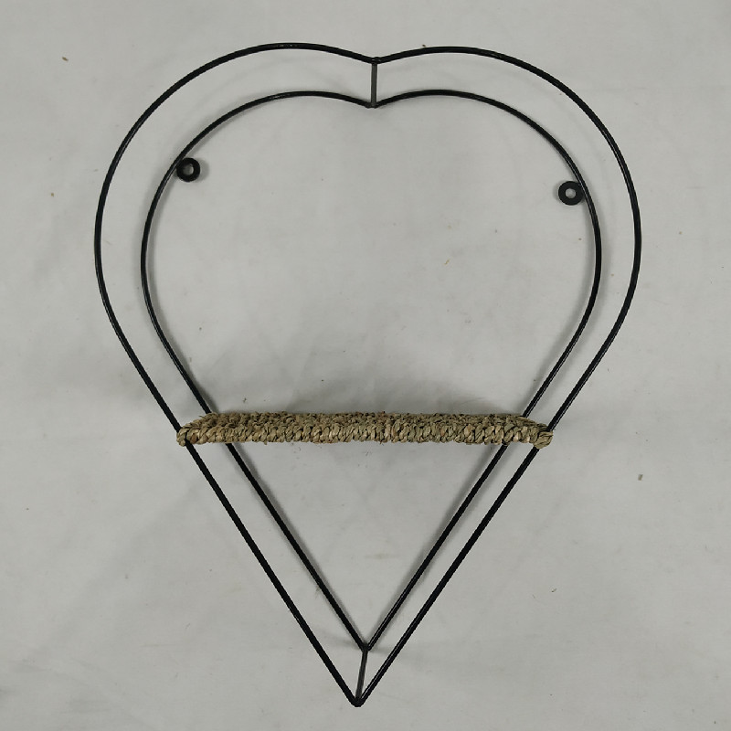 Metal wire seagrass heart shape hanging wall shelf