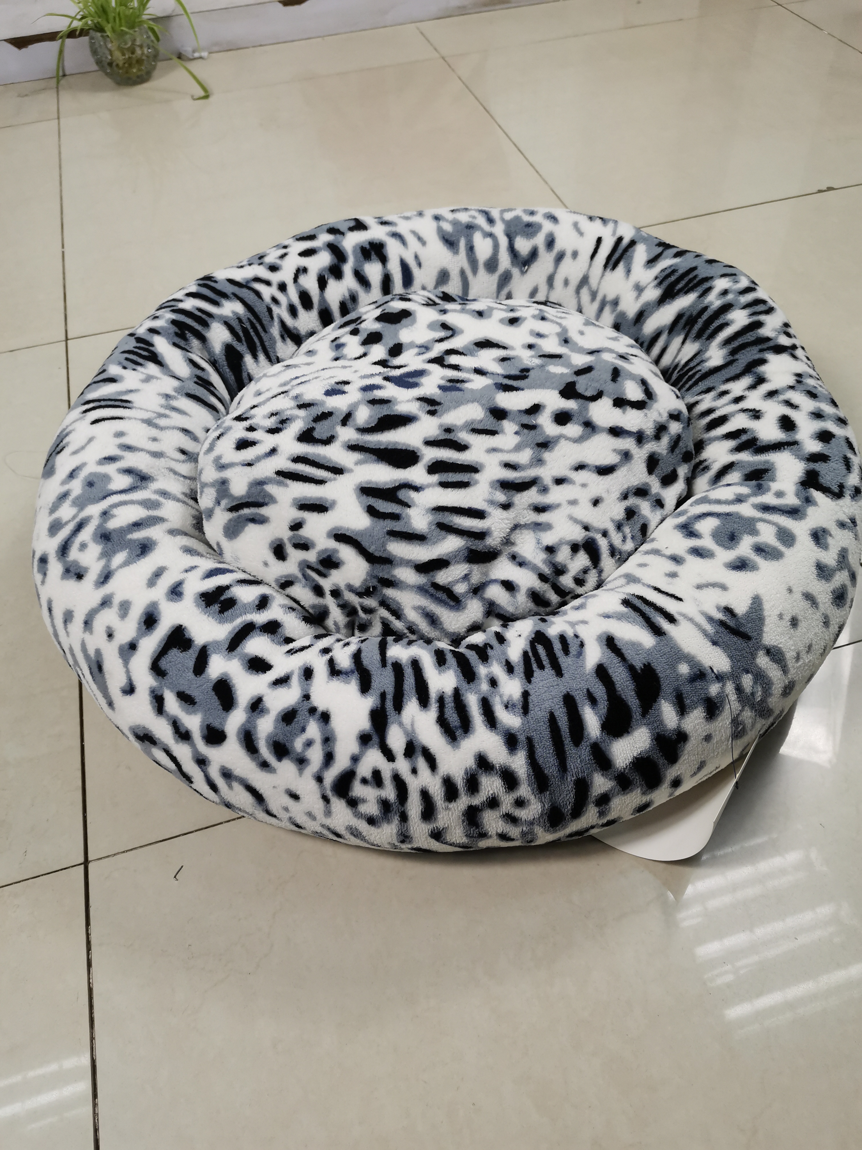 Round Pet