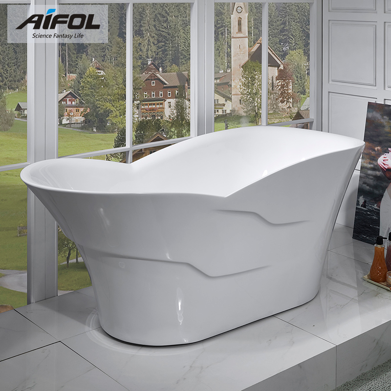 Free standing bathtub