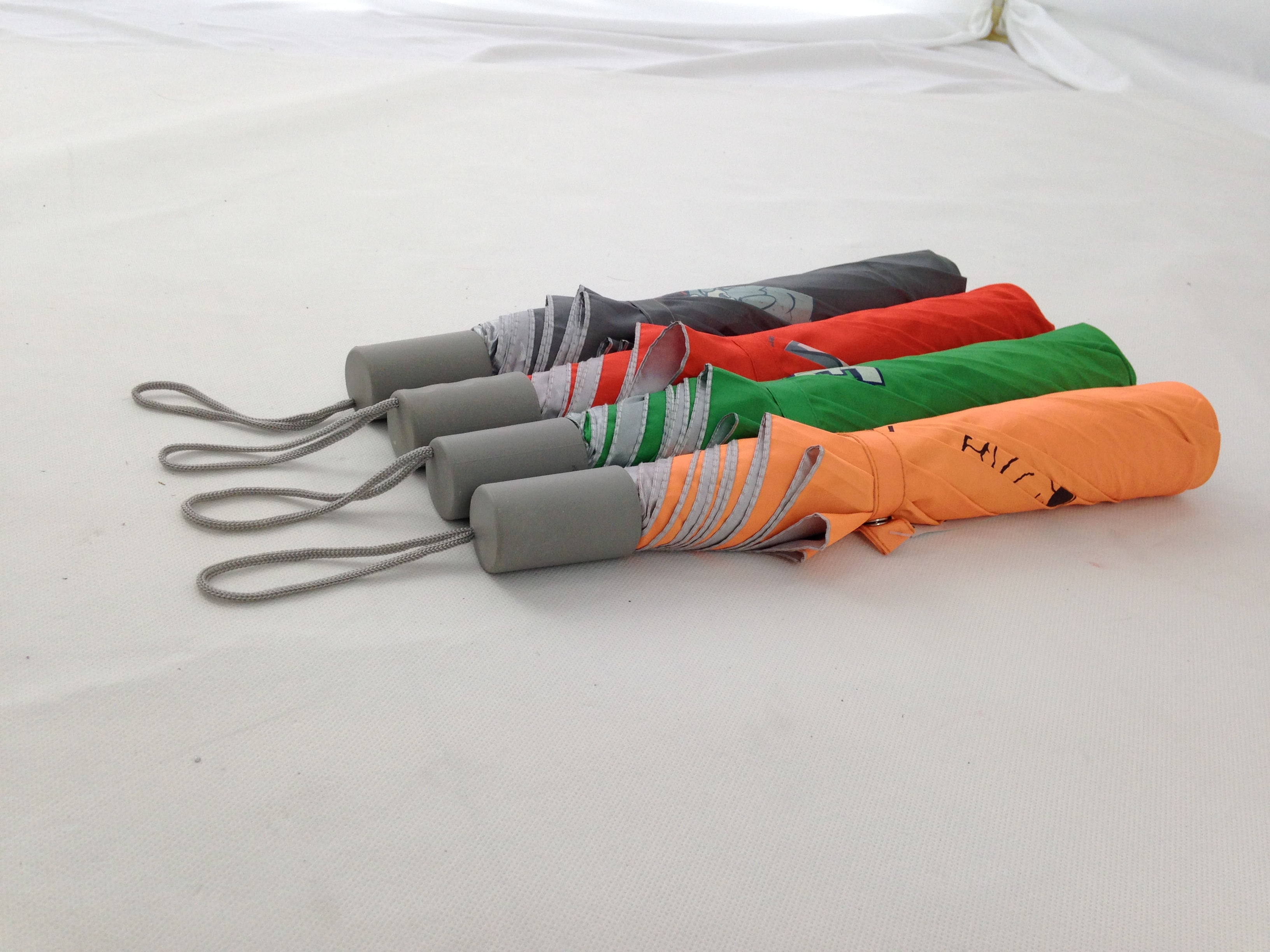 2 fold umbrella manual open silver coated