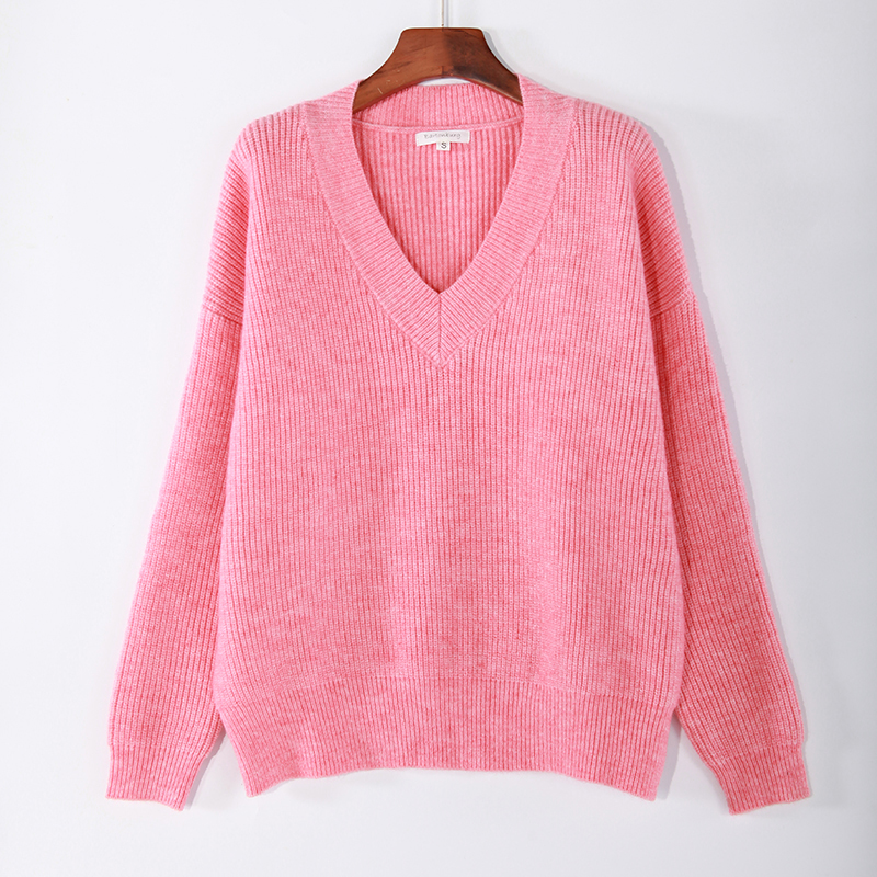 Women‘s V neck knitted sweater’