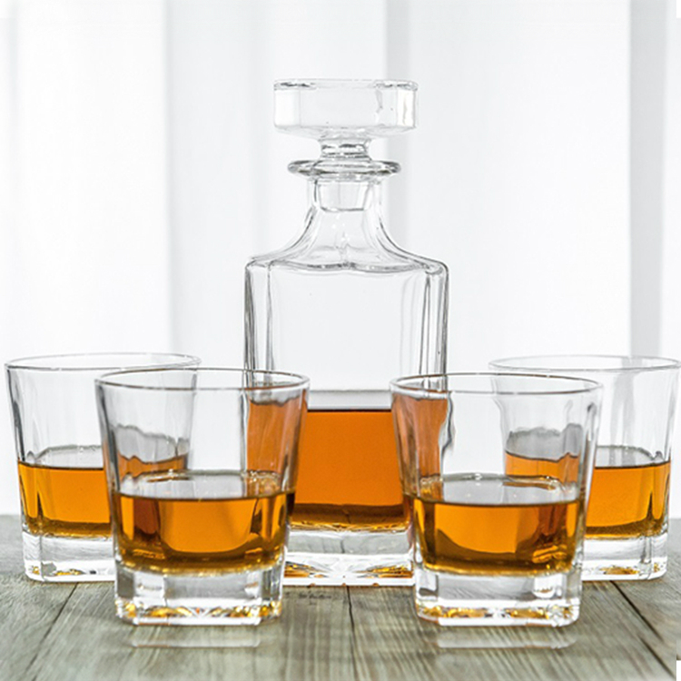 Whiskey glass set