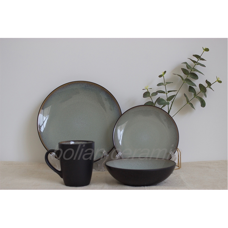 Reactive dinnerware