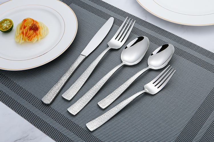 Stainless steel cutlery set