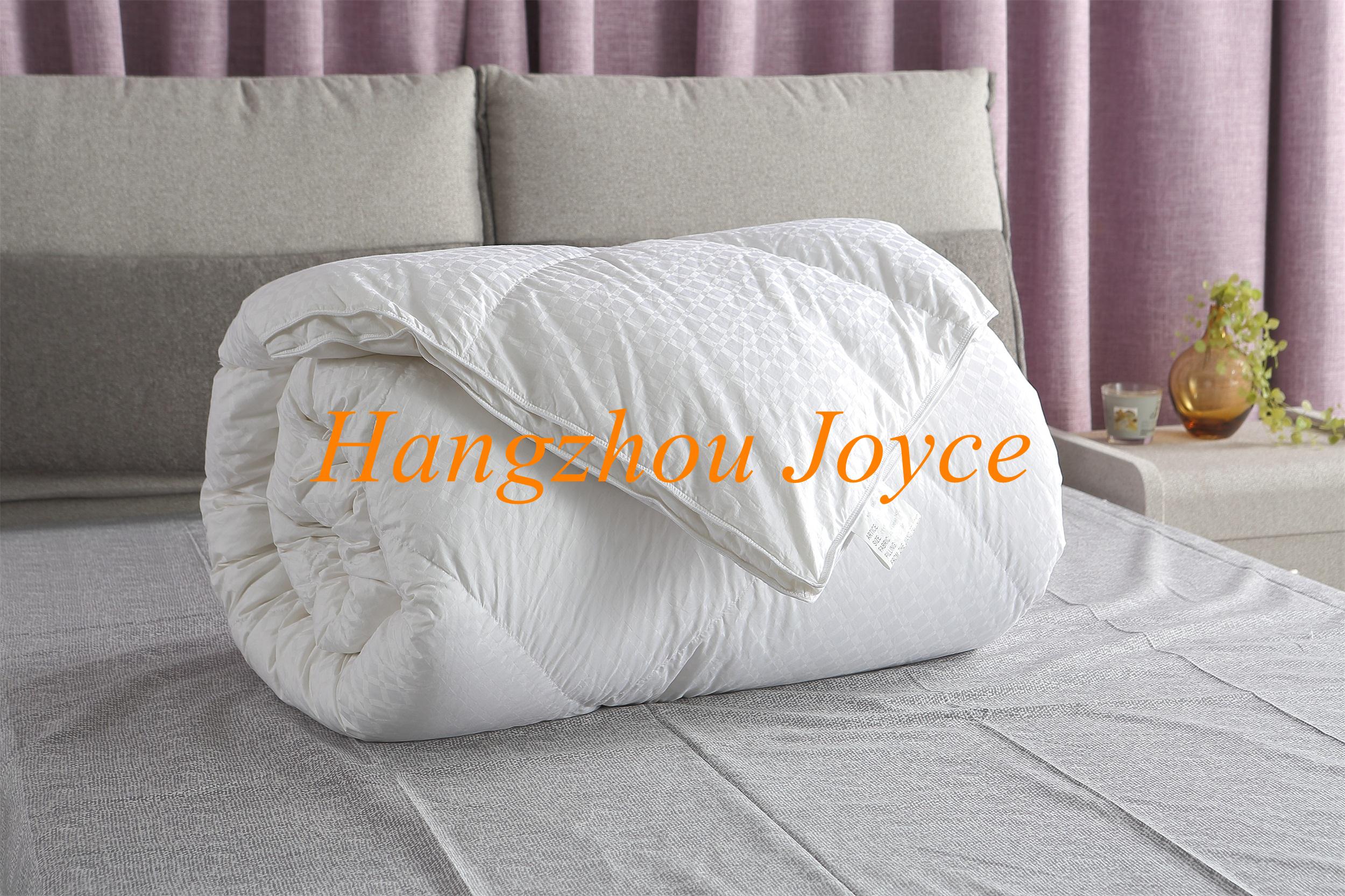Jacquard down comforter