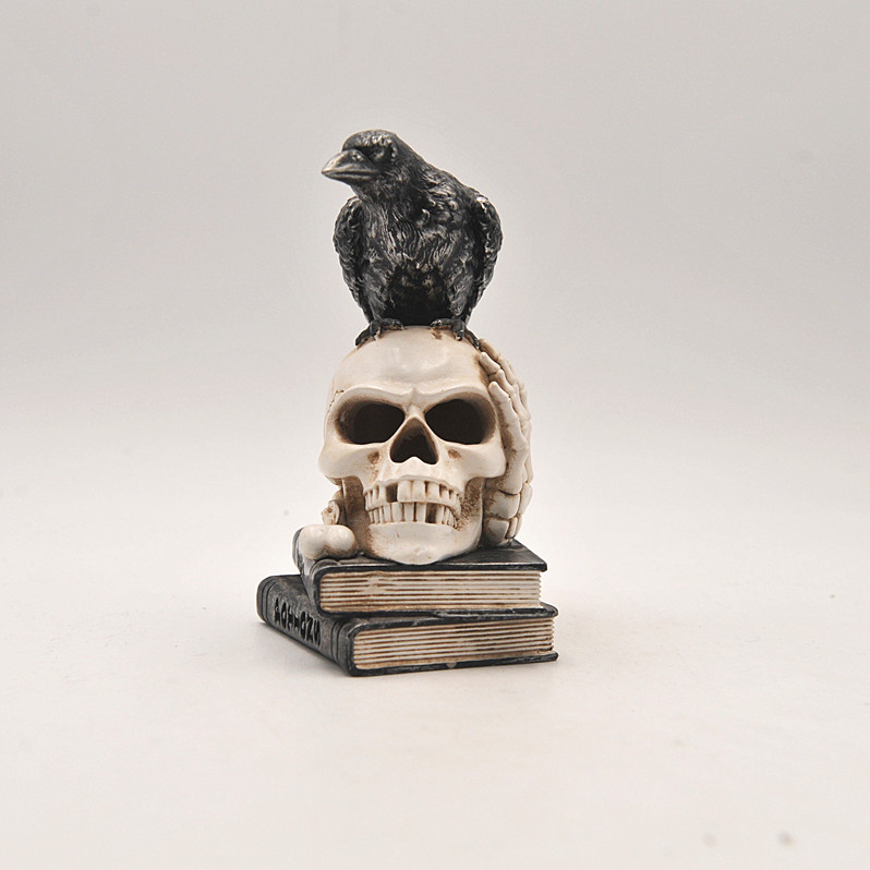 Factory price resin skull Halloween decoration with IC light
