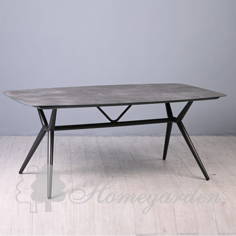 Lune dining table
