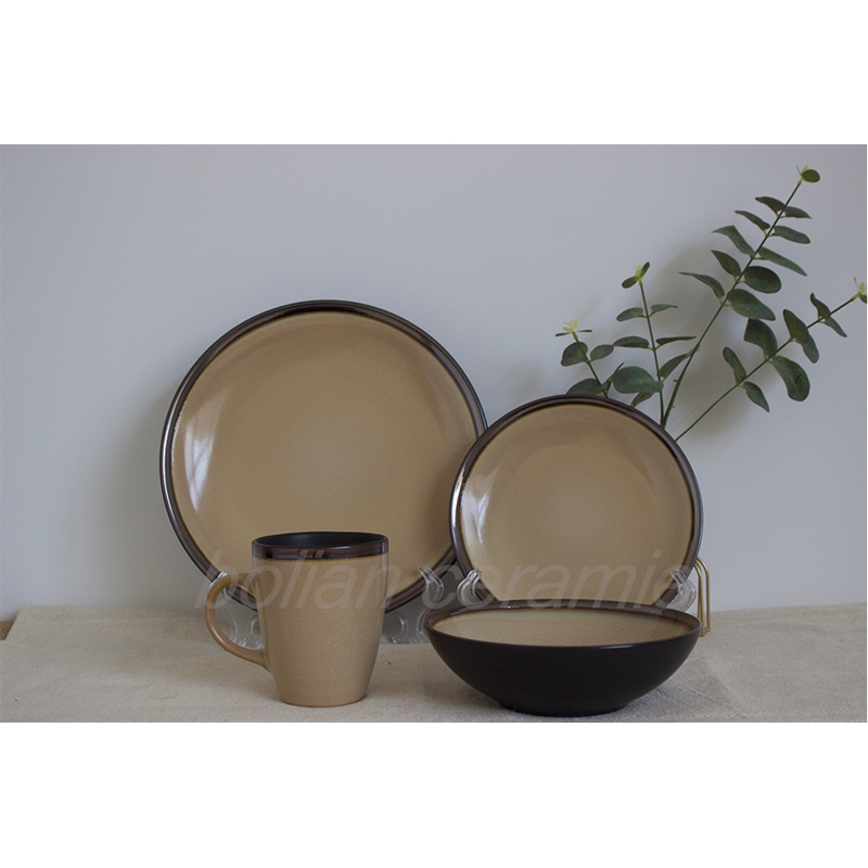 Reactive glaze with metal edge