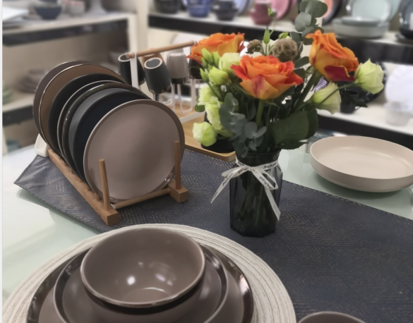 Zhengzhou Dingjia Mingyue Trading Co., Ltd. – relief porcelain tableware 2