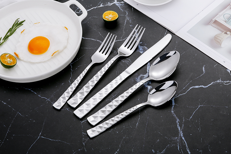 Stainless steel cutlery set