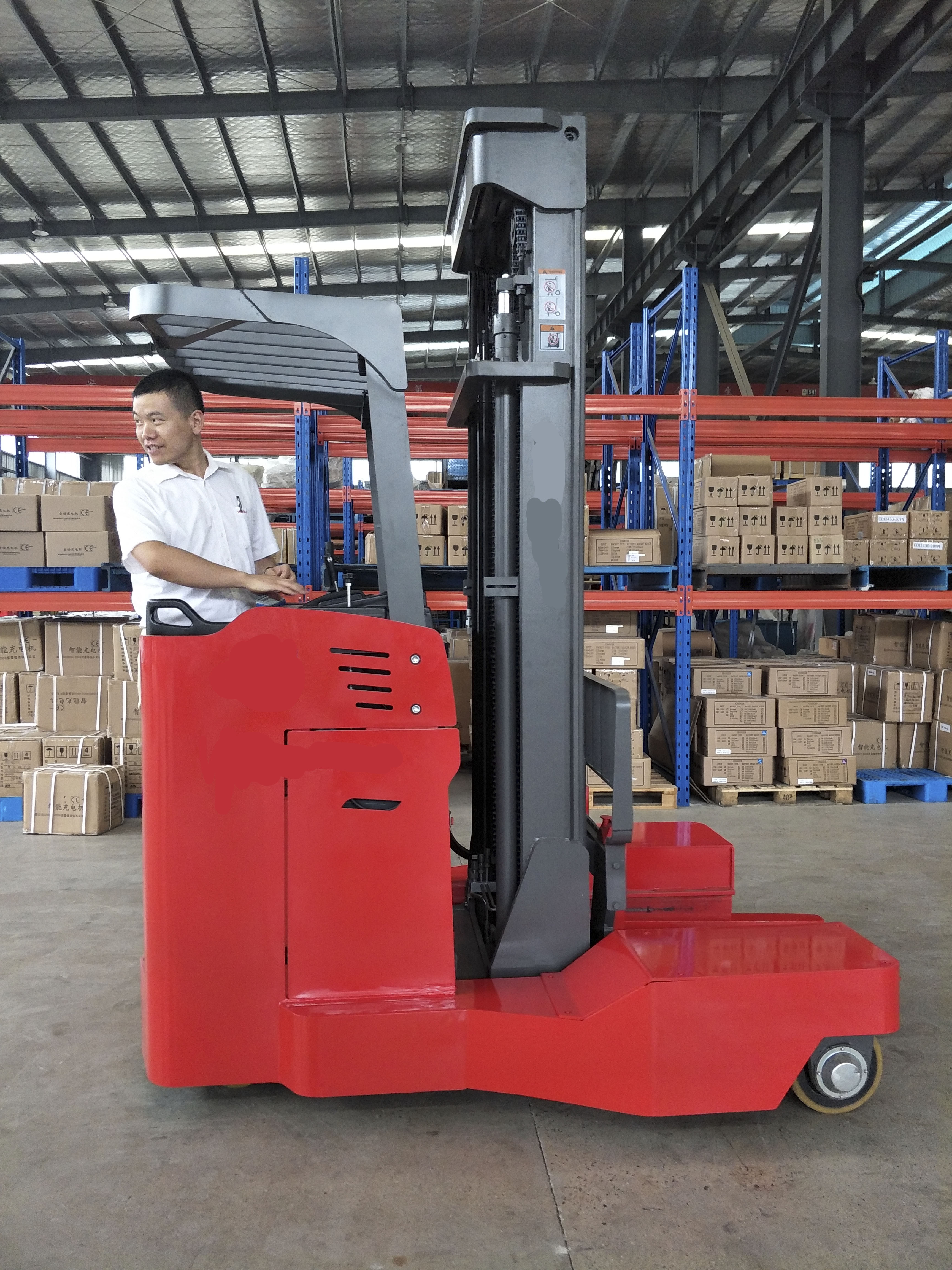 1.6t Electric Reach Stacker