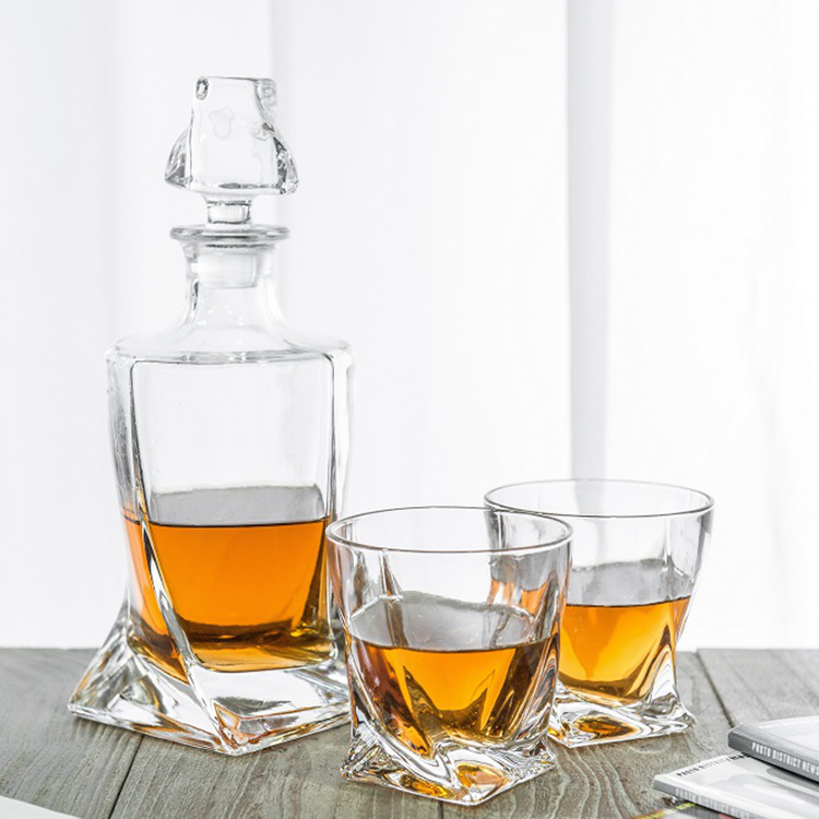Whiskey glass set