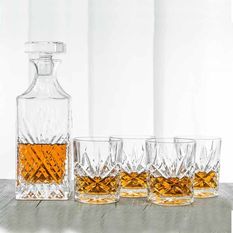 Whiskey glass set