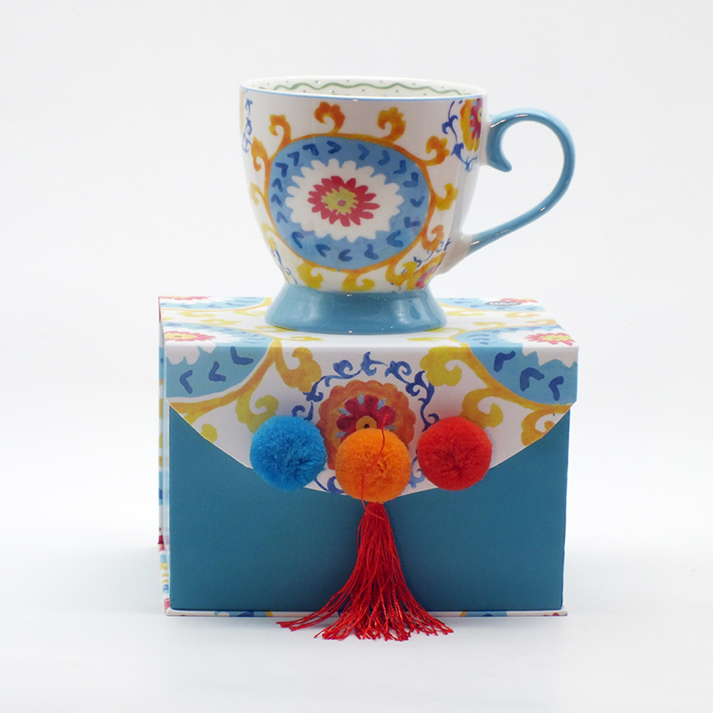 Gift box with ceramic mug