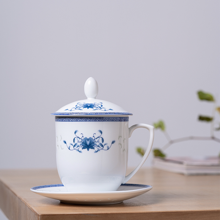 Blue and white exquisite business cup