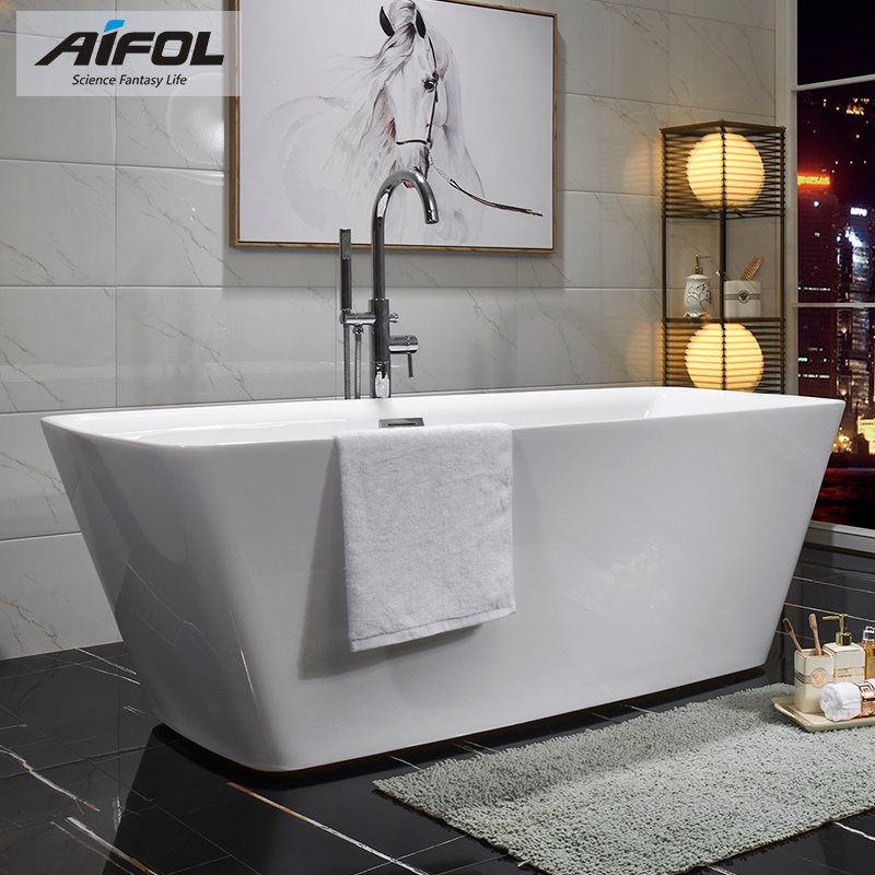 Free standing bathtub