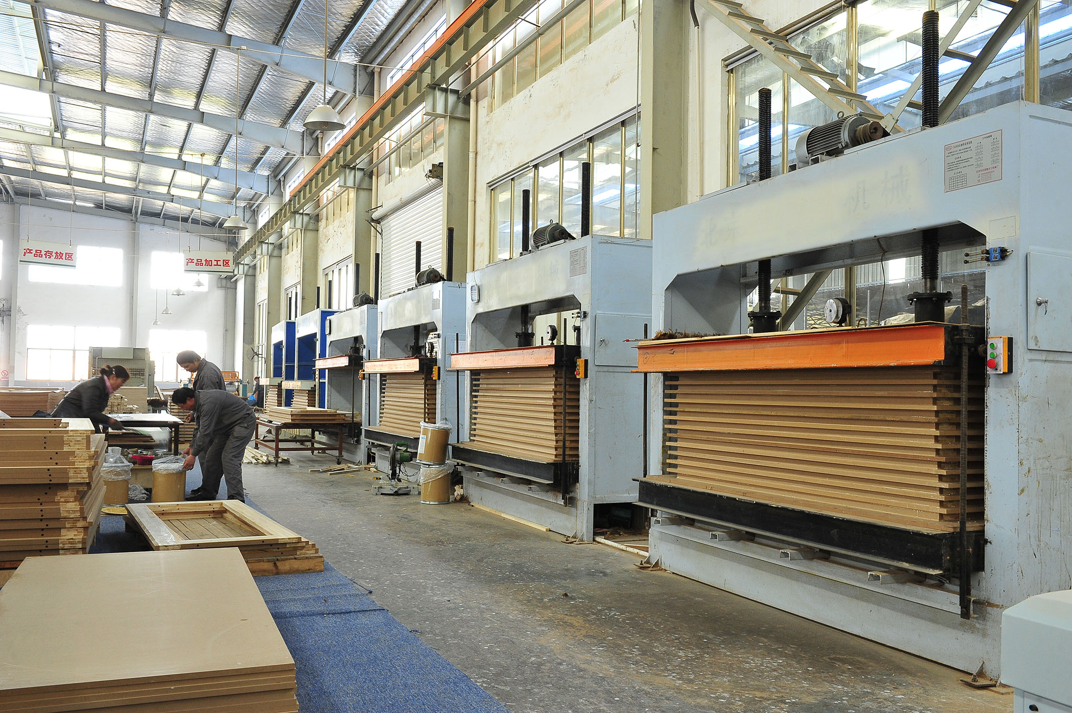 Dongxing Tuishi Import and Export Trading Co., Ltd. – garage doors 2