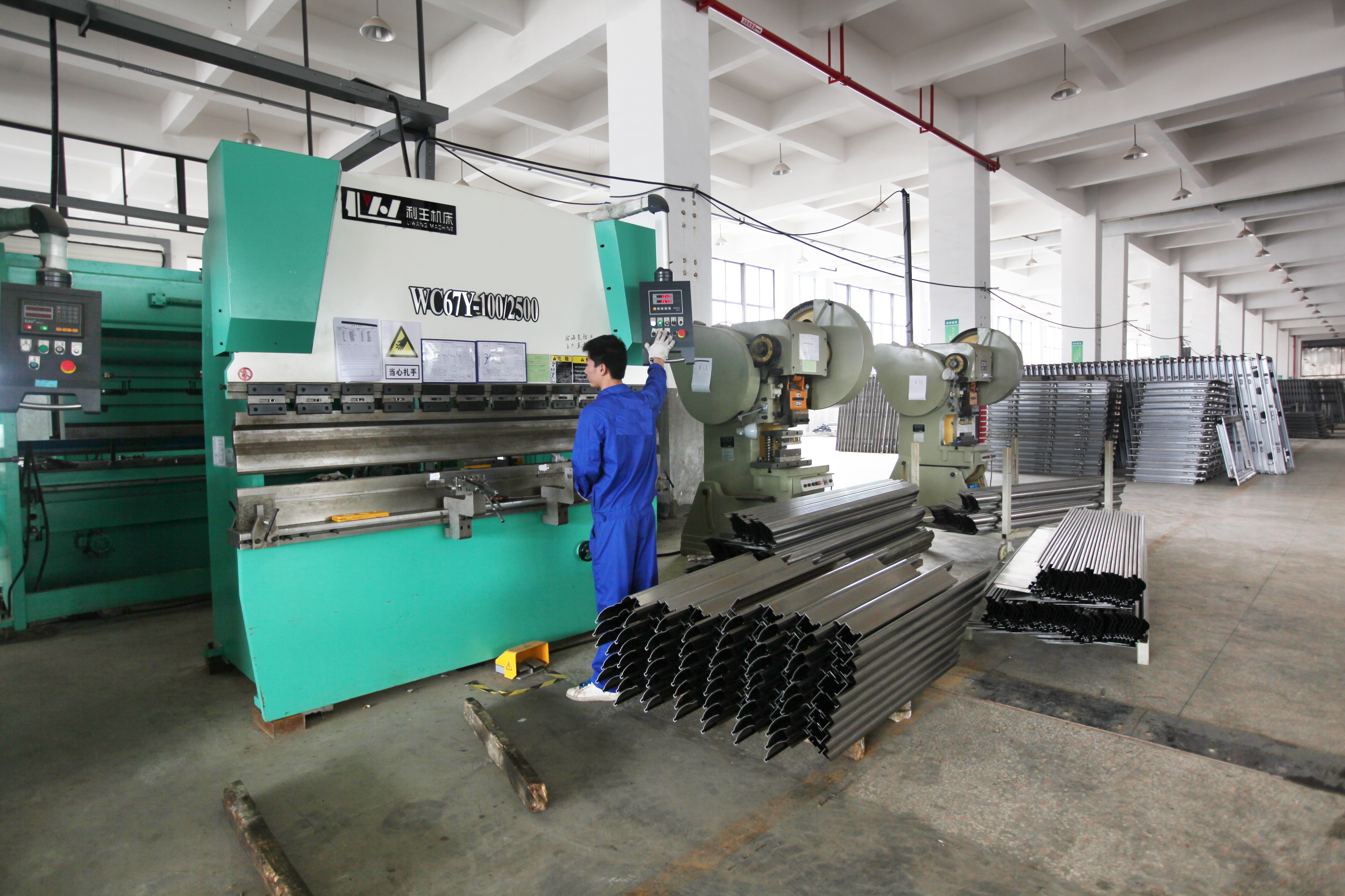 Dongxing Tuishi Import and Export Trading Co., Ltd. – Wooden doors 1