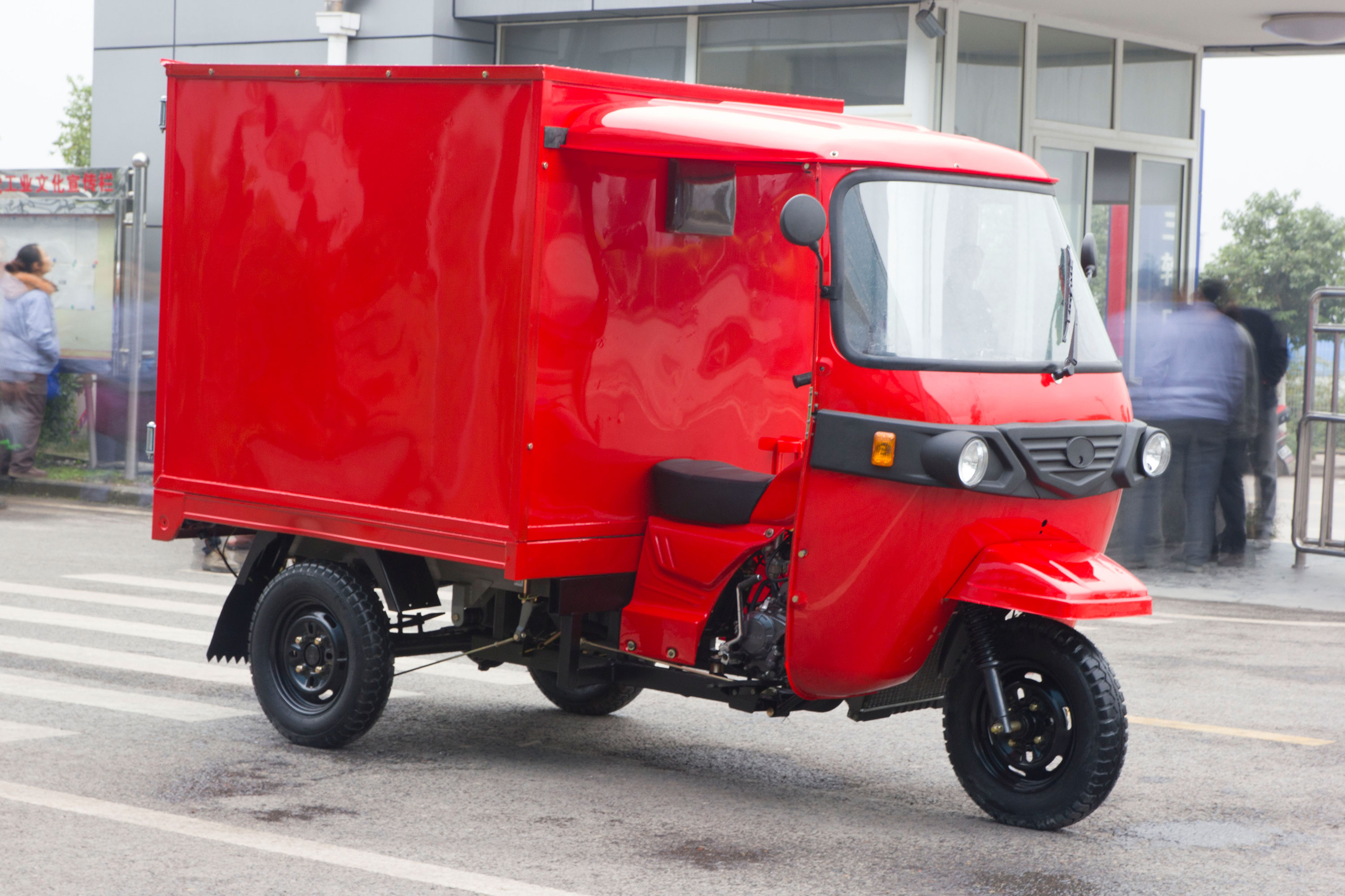 enclosed cargo tricycle