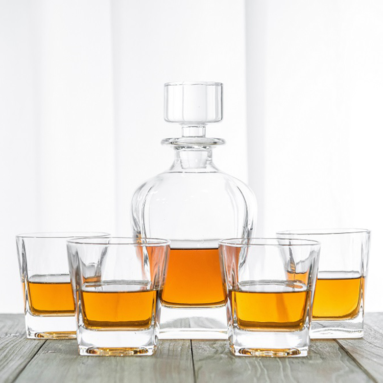 Whiskey glass set