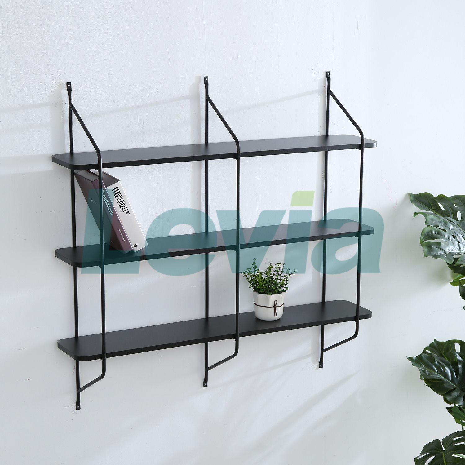 Leslie wall-mounted shelf