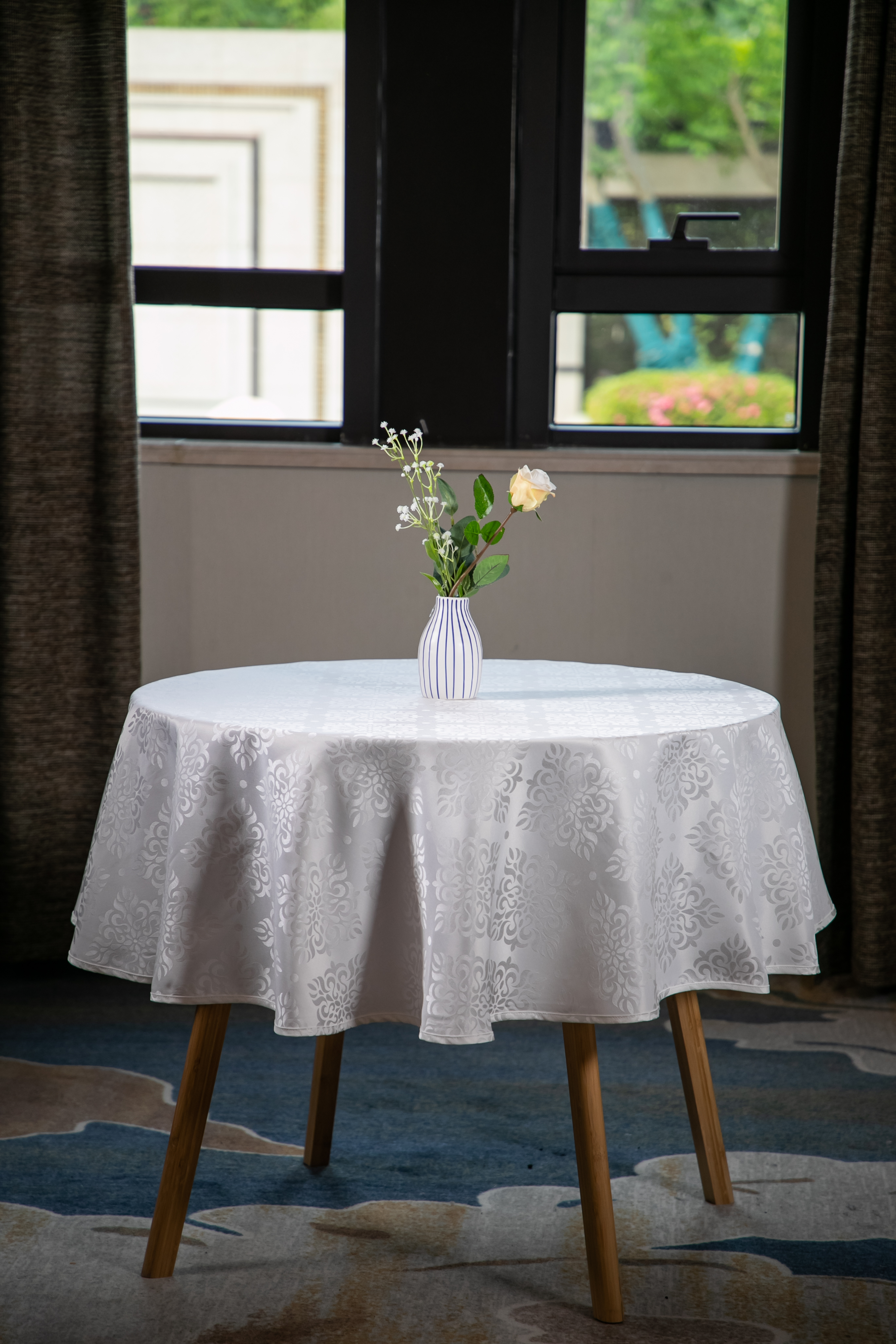 1 pcs tablecloth，damask tablecloth