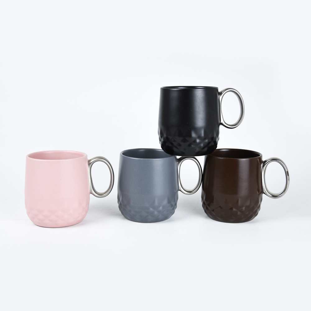 Two tone color belly shape stoneware coffee mug with sliver color handle ceramic mug