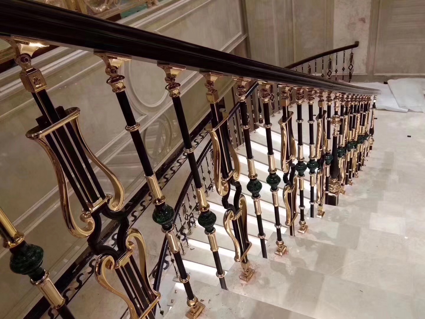 Aluminum stair railing