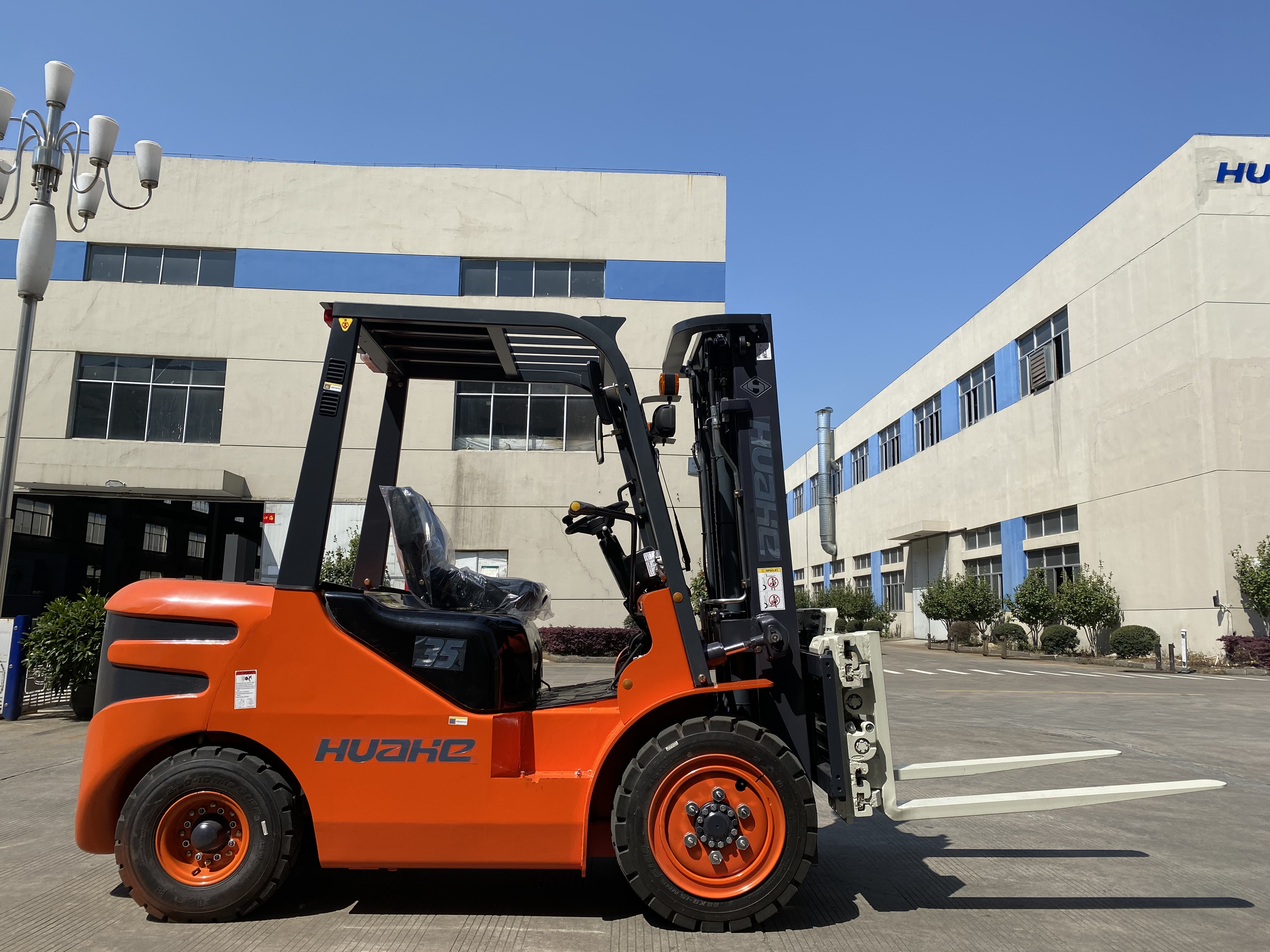 3.5T Gasoline Forklifet with Forks Clamp