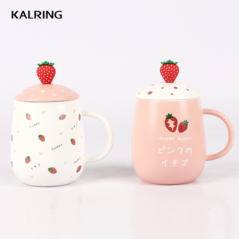 Gift mug with strawberry design with lid with spoon for gift