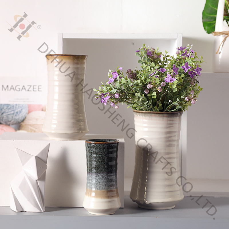 Stoneware/Porcelain flower vase with Reactive glazing